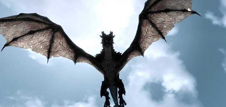 Настоящий дракон попал на ВИДЕО? Невероятное чудище с гигантскими крыльями и длиннющим шипастым хвостом подозрительно напоминает мифического дракона!