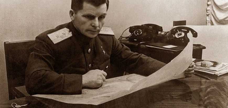 Сергей Владимирович Ильюшин : легендарный авиаконструктор, основатель ильюшинской школы самолетостроения