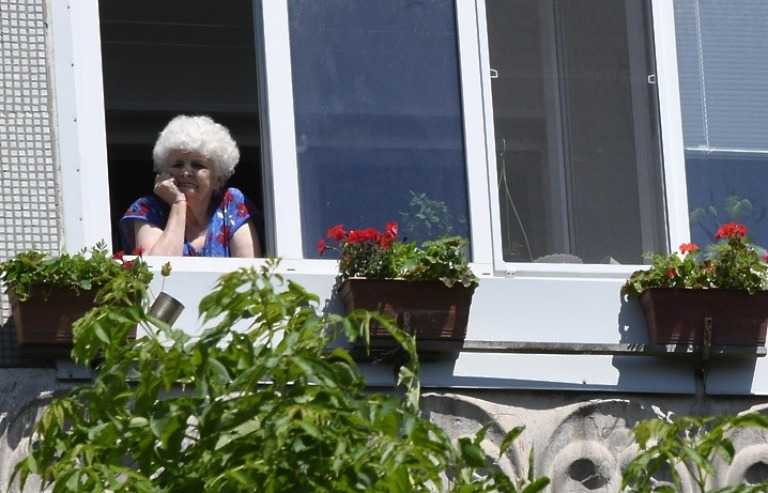 Коронавирус в Московском регионе снова вынуждает власти инициировать ограничения: гражданам с хроническими болезнями, а также лицам старше 65 лет не рекомендуется выходить из дома без особой необходимости