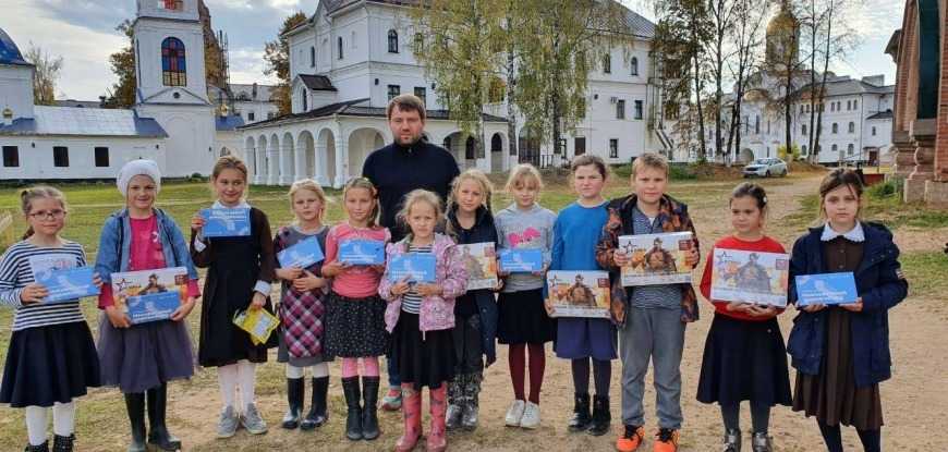 «Добрую школу на Сольбе» при Николо-Сольбинском женском монастыре посетил в ходе своего рабочего визита в Ярославскую область Владимир Саксонов.