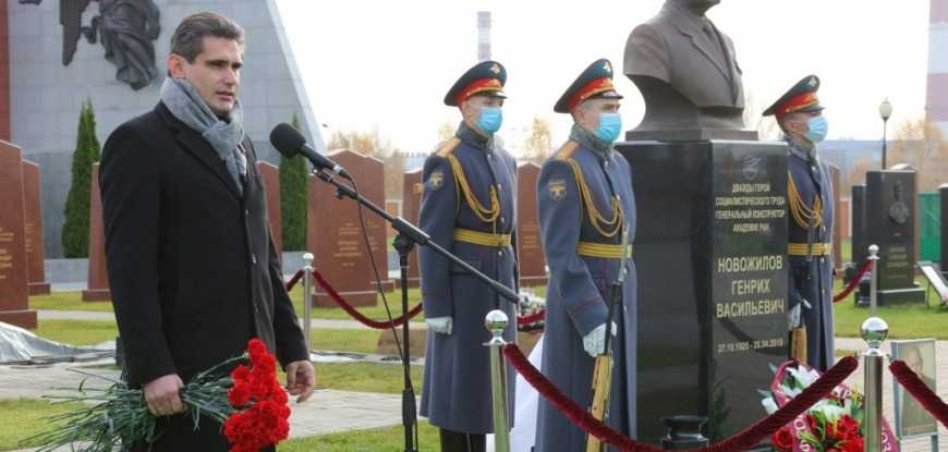 На Федеральном военном мемориальном кладбище в Мытищах открыт памятник выдающемуся авиаконструктору Генриху Васильевичу Новожилову