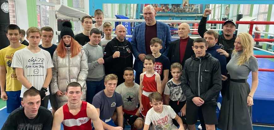 Депутат Госдумы Николай Валуев посетил Дзержинский городской спортивный клуб бокса «Угреша».