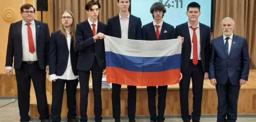 Абсолютный рекорд на 14-й международной олимпиаде по астрономии и астрофизике, которая проходила в Колумбии в дистанционном формате установили школьники из России.