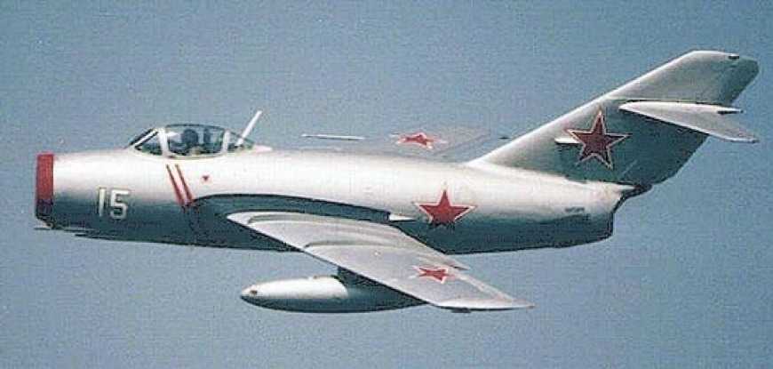 Реактивный истребитель МиГ - 15 впервые был поднят в небо 30 декабря 1947 года