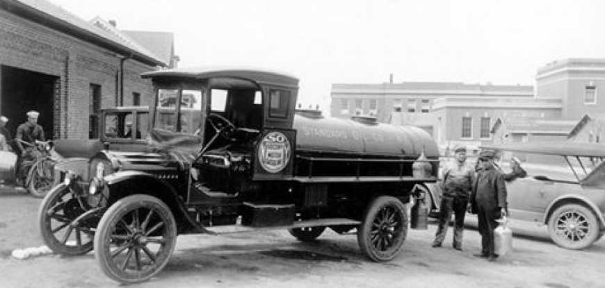 1920 год: в США создан форд-заправщик. а в России viii Всероссийский съезд Советов одобрил план #ГОЭЛРО